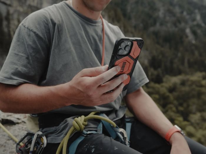 Чохол UAG для Apple iPhone 15 Pro Max Monarch Pro Magsafe, Rust