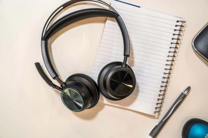 Гарнітура комп'ютерна стерео On-ear Poly Voyager Focus 2, USB-A, Bluetooth, всеспрямований, ANC, Acoustic fence,  чорний