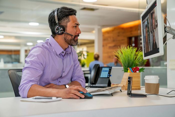 Гарнітура комп'ютерна стерео On-ear Poly Voyager Focus 2, USB-A, Bluetooth, всеспрямований, ANC, Acoustic fence,  чорний