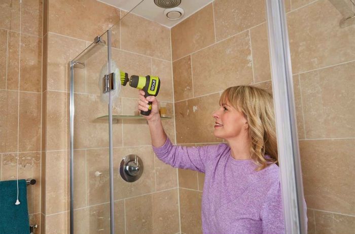 Щітка Ryobi RSCR4-120G акумуляторна 4В USB Lithium, акб 1х2Аг, d 5см, 300об/хв, IPX7, 0.55кг