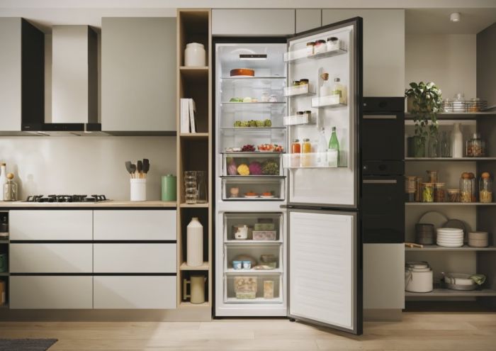 Холодильник Candy з нижн. мороз., 205x66.7х60, холод.відд.-289л, мороз.відд.-120л, 2дв., А+, NF, зона нульова, чорний