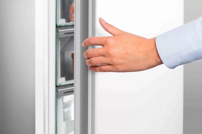 Холодильник Liebherr з нижн. мороз., 185x60x68, холод.від.-255 л, мороз.отд.-94л, 2 дв., A++, NF, білий