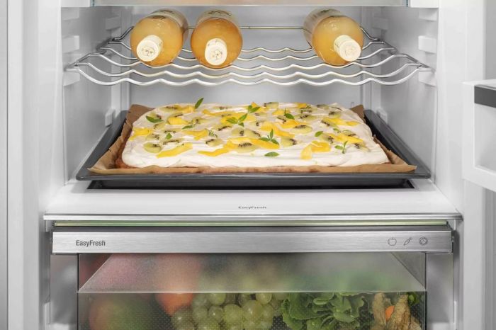 Холодильник Liebherr з нижн. мороз., 201.5x59.7х67.5, холод.відд.-266л, мороз.відд.-94л, 2дв., А+++, NF, диспл внутр., чорний