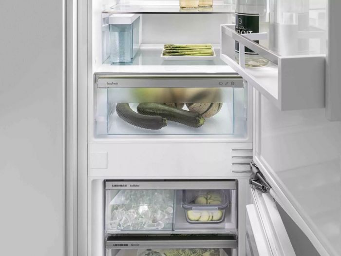 Холодильник Liebherr вбудований з нижн. мороз., 177x54.1х54.5, холод.відд.-182л, мороз.відд.-67л, 2дв., A++, NF, льодогенератор, диспл внутр., білий