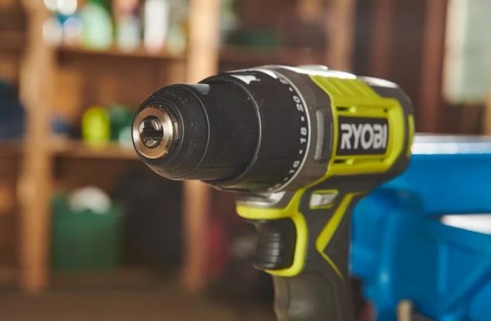 Шурупокрут-дриль акумуляторний Ryobi ONE+ RDD18-2C415S 18В 1х4А·год 1х1.5А·год ЗП 52Нм 450·1750об/хв 1.3кг сумка