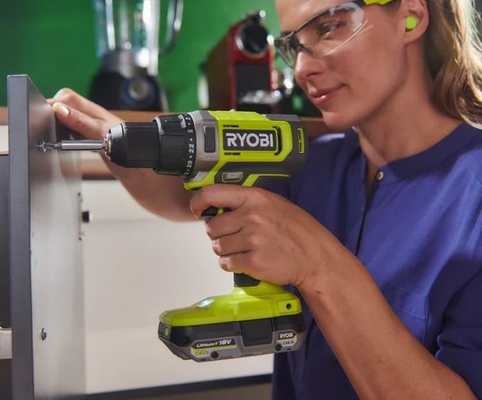 Шурупокрут-дриль акумуляторний Ryobi ONE+ RDD18-2C415S 18В 1х4А·год 1х1.5А·год ЗП 52Нм 450·1750об/хв 1.3кг сумка