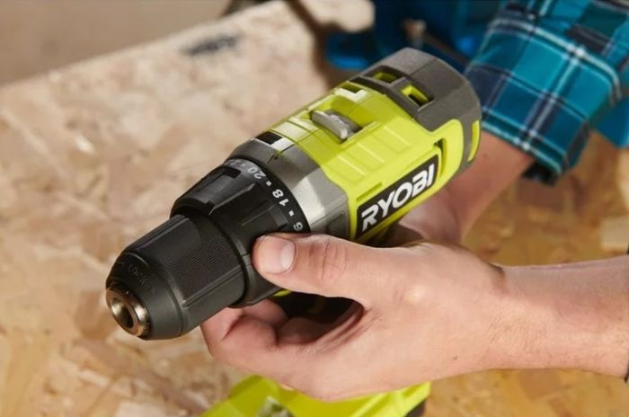 Шурупокрут-дриль акумуляторний Ryobi ONE+ RDD18-2C415S 18В 1х4А·год 1х1.5А·год ЗП 52Нм 450·1750об/хв 1.3кг сумка