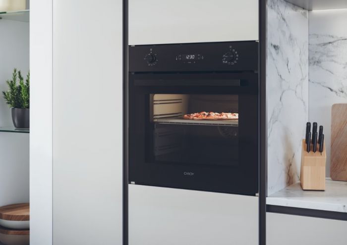 Духова шафа Candy електрична, 70л, A+, дисплей, конвекція, телескопічні напрямні, чорний