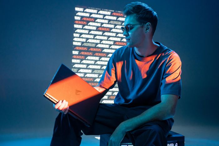 Ноутбук AORUS 16X 16.0 QHD, Intel i9-14900HX, 32GB, F1TB, NVD4070-8, DOS, чорний