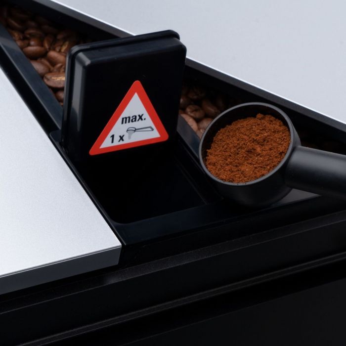 Кавомашина Nivona CafeRomatica 2.2л, зерно + мелена, автомат.капучинатор, авторецептів - 9, чорно - срібний
