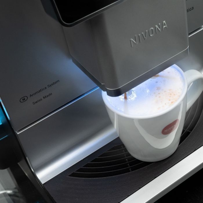 Кавомашина Nivona CafeRomatica 2.2л, зерно + мелена, автомат.капучинатор, авторецептів - 9, чорно - срібний
