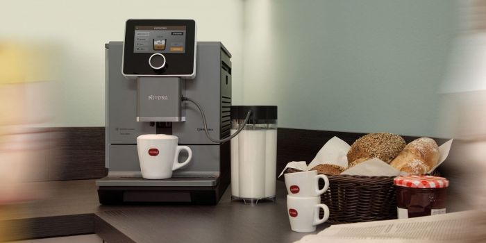Кавомашина Nivona CafeRomatica 2.2л, зерно + мелена, автомат.капучинатор, авторецептів - 9, чорно - срібний