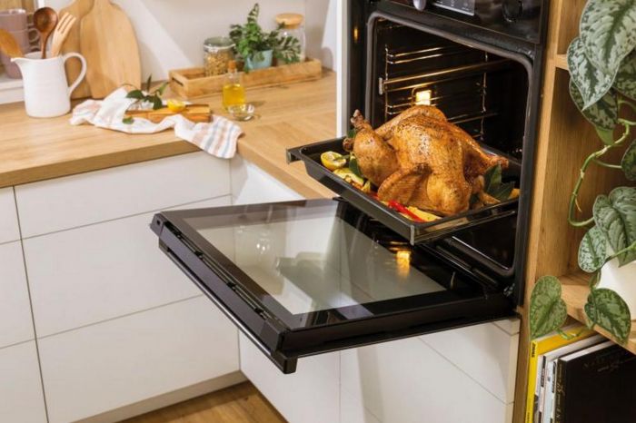 Духова шафа Gorenje електрична, 77л, A+, TouchFree, пара, дисплей, Wi-Fi керування, піроліз, готув. на різн рівнях, нерж