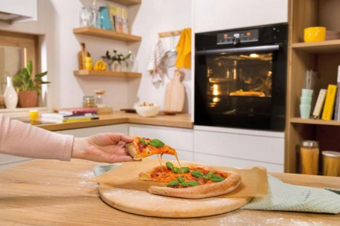 Духова шафа Gorenje електрична, 77л, A+, TouchFree, пара, дисплей, Wi-Fi керування, піроліз, готув. на різн рівнях, нерж