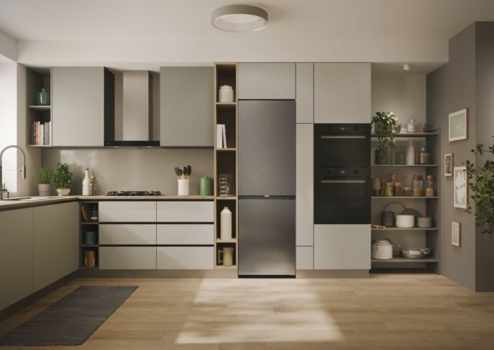 Холодильник Candy з нижн. мороз., 185x66.7х60, холод.відд.-235л, мороз.відд.-120л, 2дв., А++, NF, нерж