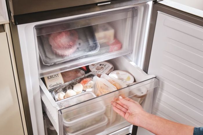 Холодильник Candy з нижн. мороз., 185x66.7х60, холод.відд.-235л, мороз.відд.-120л, 2дв., А++, NF, нерж