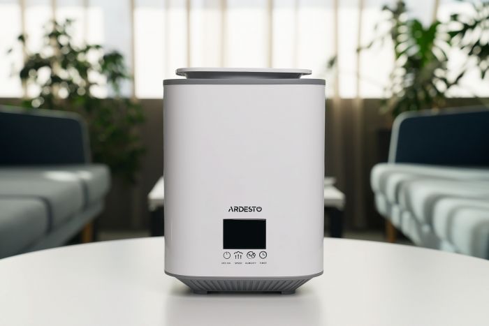 Зволожувач повітря ARDESTO USH-H-26W ультразвуковий, 25м2, 3.1л, 250мл/г, електр. кер-ння, верх. залив води, дисплей, білий