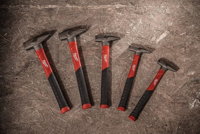 Молоток слюсарний Milwaukee 500г 32см руків'я скловолокно