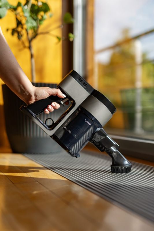 Пилосос Gorenje безпровідний, 132Вт, конт пил -0,5л, автон. робота до 25хв, вага-2,6кг, 2насадки, чорний