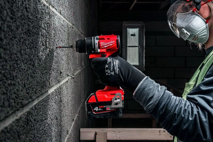 Шурупокрут-дриль акумуляторний Milwaukee М18 BLPDRC-422С 18В 1х2А·год 1х4А·год 60Нм 500·1700об·хв ЗП M12-18C кейс 1.5кг