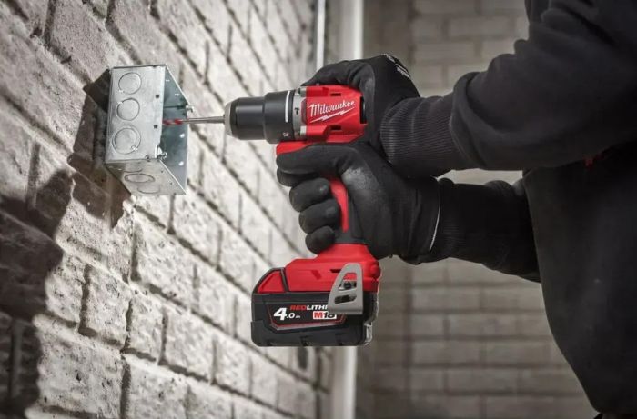 Шурупокрут-дриль акумуляторний Milwaukee М18 BLPDRC-422С 18В 1х2А·год 1х4А·год 60Нм 500·1700об·хв ЗП M12-18C кейс 1.5кг