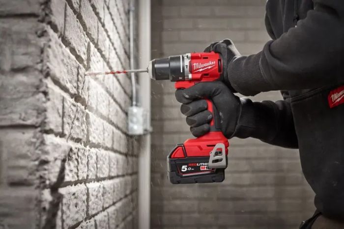 Шурупокрут-дриль акумуляторний Milwaukee M18 BLPDRC-502C 18В 2х5А·год М12-М18 60Нм 0·1700об·хв 1.5кг