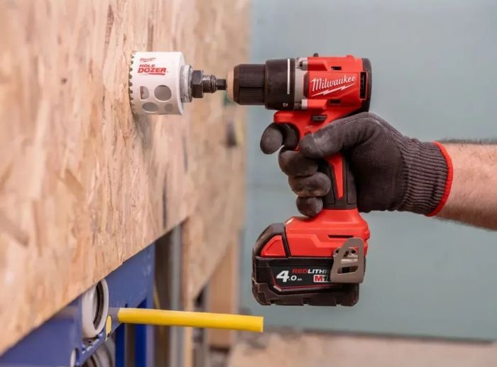 Шурупокрут-дриль акумуляторний Milwaukee M18 BLDDRC-402C 18В 2х4А·год 60Нм 550·1700об·хв ЗП M12-18C кейс 1.5кг