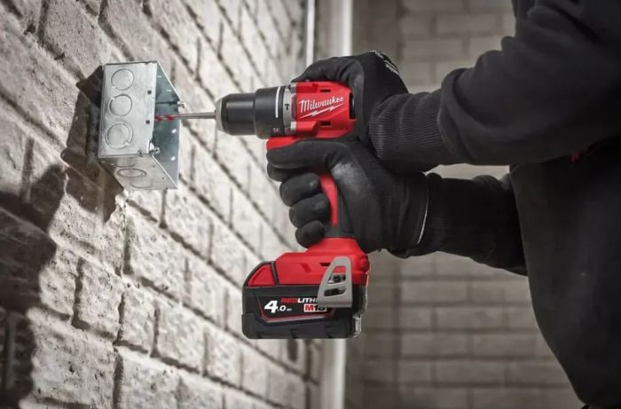 Шурупокрут-дриль акумуляторний Milwaukee M18 BLDDRC-402C 18В 2х4А·год 60Нм 550·1700об·хв ЗП M12-18C кейс 1.5кг