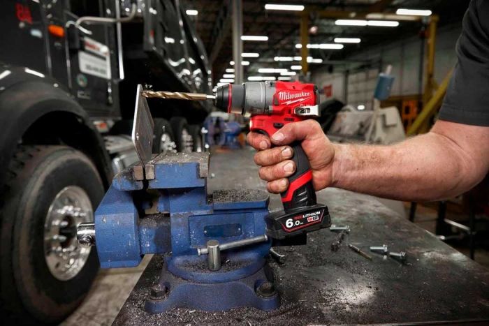 Шурупокрут-дриль акумуляторний Milwaukee M12 FDD2-0 12В 45Нм 450·1550об·хв 1.1кг без АКБ та ЗП