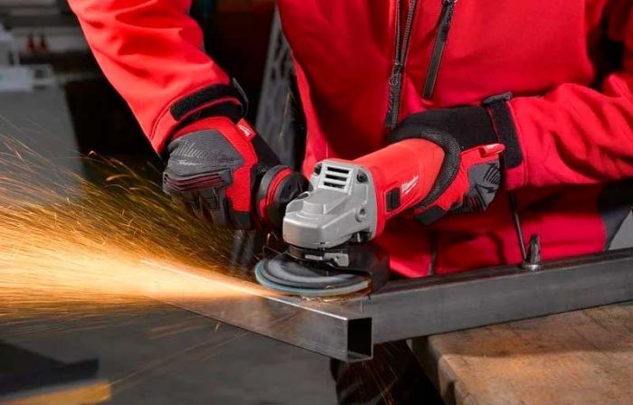 Шліфмашина кутова Milwaukee AGV 10-125 EK 125мм 1000Вт 11000об/хв 2.2кг