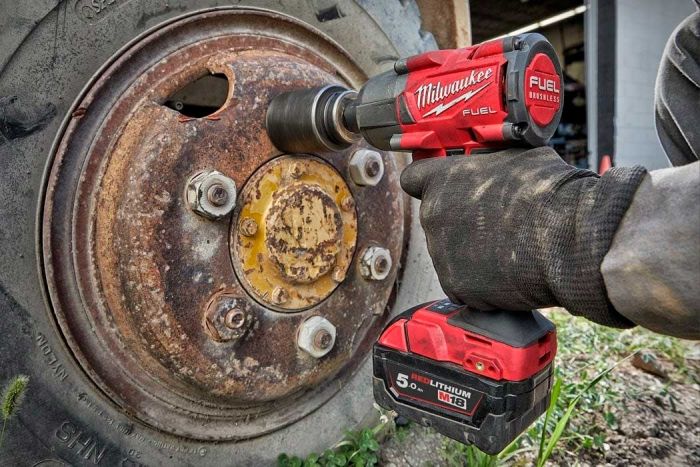 Гайковерт ударний акумуляторний Milwaukee M18 FMTIW2F12-502X 18В АКБ 2х5А·год 0-2575об·хв 881Нм 1/2" ЗП M12-18FC кейс 6.28кг
