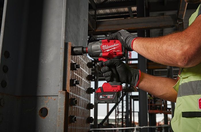Гайковерт ударний акумуляторний Milwaukee M18 FHIW2F12-502X 18В АКБ 2х5А·год 0-2000об·хв 2034Нм 1/2" ЗП M12-18FC кейс 3.4кг