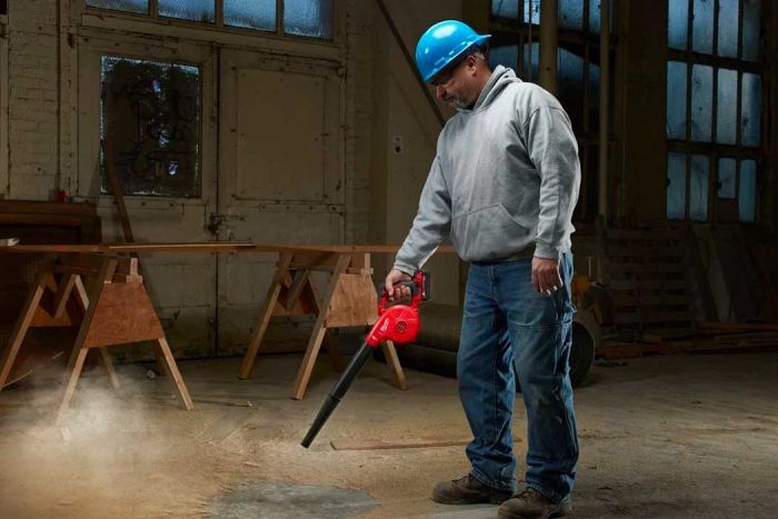 Повітродув садовий акумуляторний Milwaukee М18 BBL-0 18В 257км/год 1.2кг без АКБ і ЗП