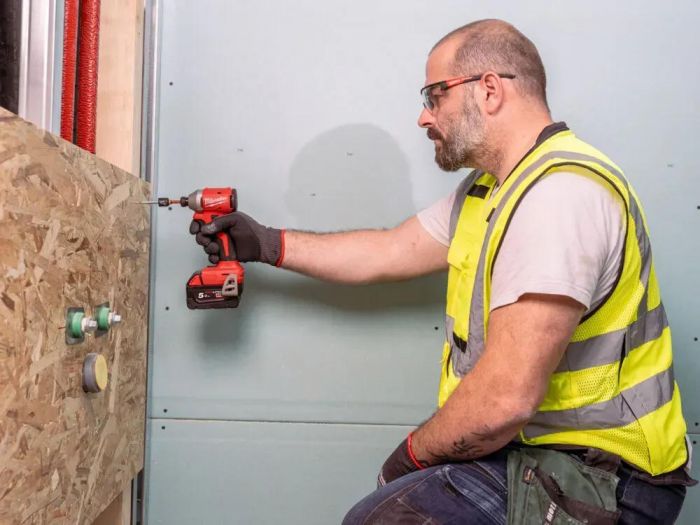 Гвинтоверт ударний акумуляторний Milwaukee M18 BLIDRC-402C 18В АКБ 2х4А·год 0-3600об·хв 190Нм ЗП M12-18C кейс 1.3кг