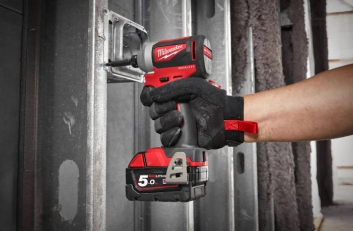 Гвинтоверт ударний акумуляторний Milwaukee M18 BLID2-0X 18В 1700-3400об·хв 180Нм кейс 1.7кг без АКБ та ЗП