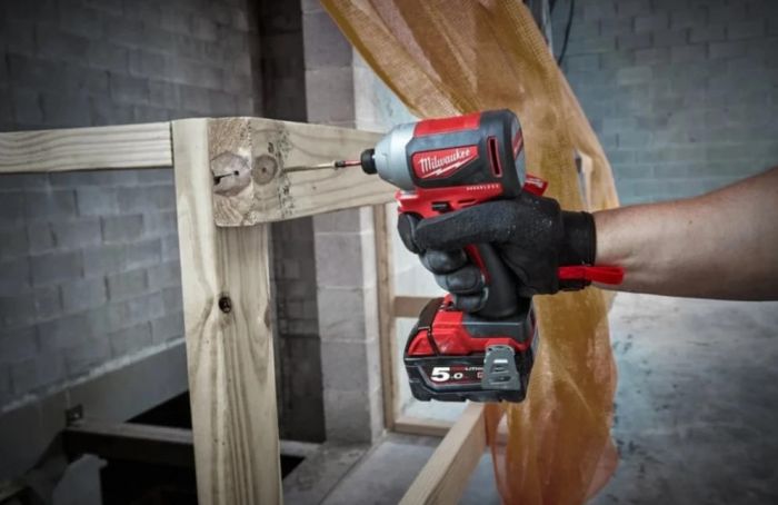 Гвинтоверт ударний акумуляторний Milwaukee M18 BLID2-0X 18В 1700-3400об·хв 180Нм кейс 1.7кг без АКБ та ЗП