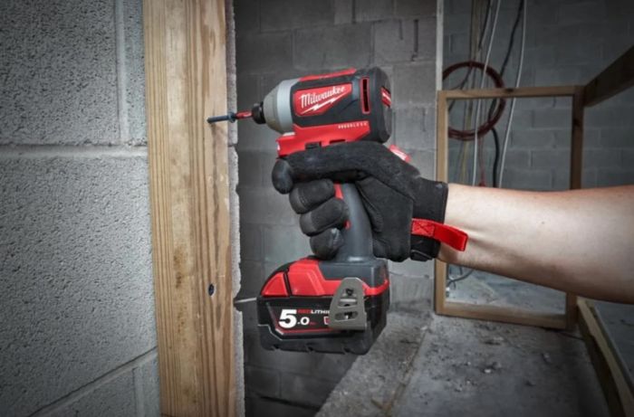 Гвинтоверт ударний акумуляторний Milwaukee M18 BLID2-0X 18В 1700-3400об·хв 180Нм кейс 1.7кг без АКБ та ЗП
