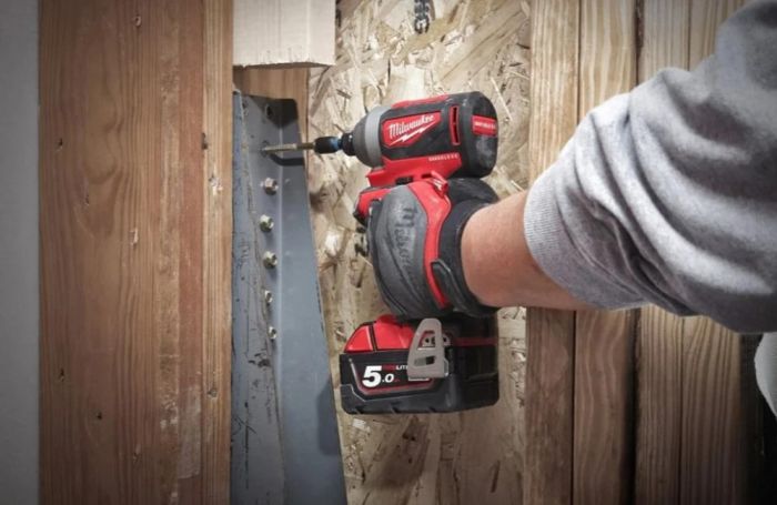 Гвинтоверт ударний акумуляторний Milwaukee M18 BLID2-0X 18В 1700-3400об·хв 180Нм кейс 1.7кг без АКБ та ЗП