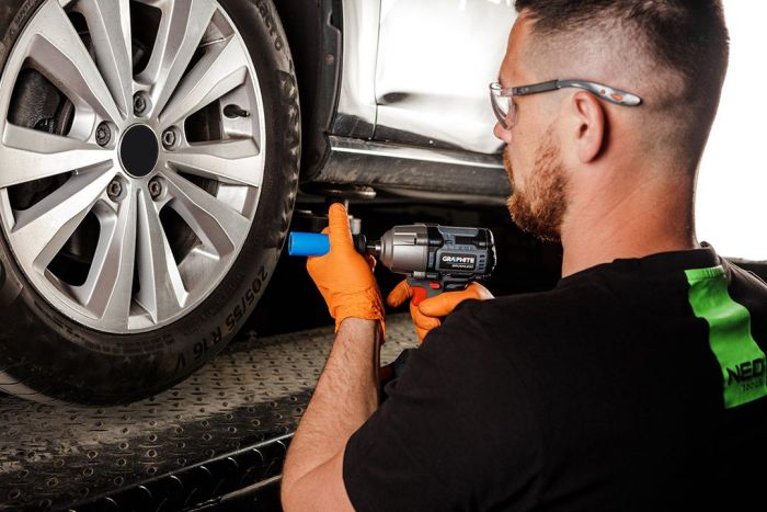 Гайковерт ударний GRAPHITE Energy+ 18В безщітковий 2600об·хв 450Нм 1/2" 3 швидкості 1.24кг без АКБ та ЗП