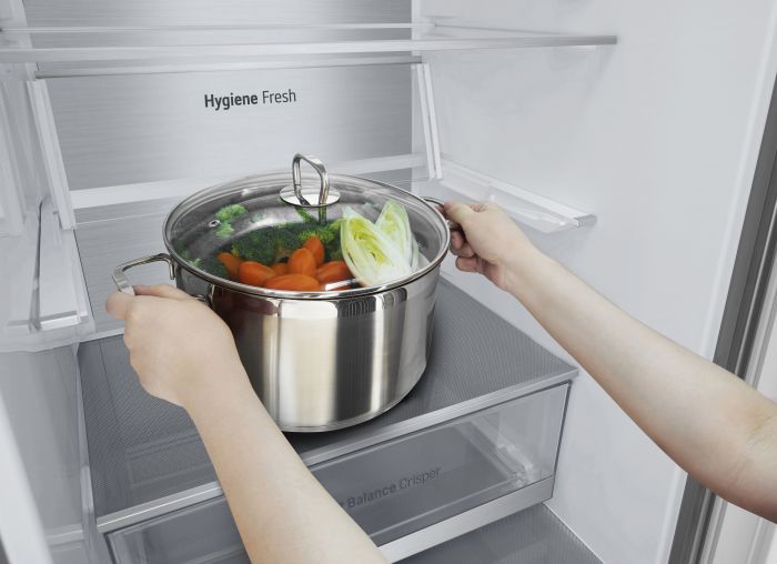 Холодильник LG з нижн. мороз., 186x60х68, холод.відд.-234л, мороз.відд.-110л, 2дв., А++, NF, інв., диспл зовн., Metal Fresh, сріблястий