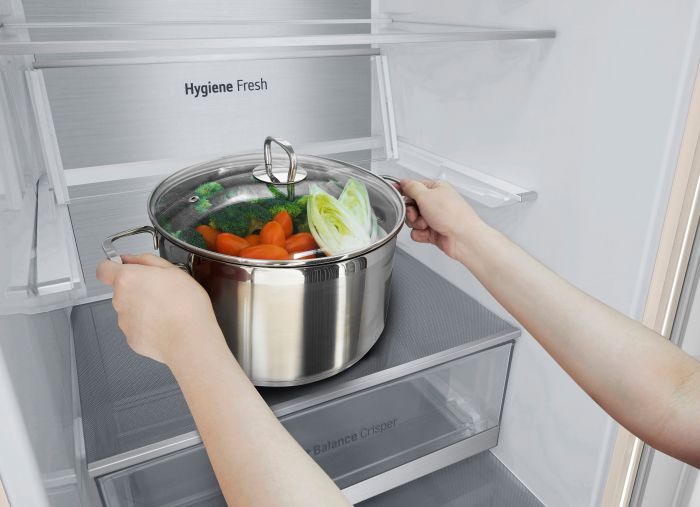 Холодильник LG з нижн. мороз., 186x60х68, холод.відд.-234л, мороз.відд.-110л, 2дв., А++, NF, інв., диспл зовн., Metal Fresh, бежевий