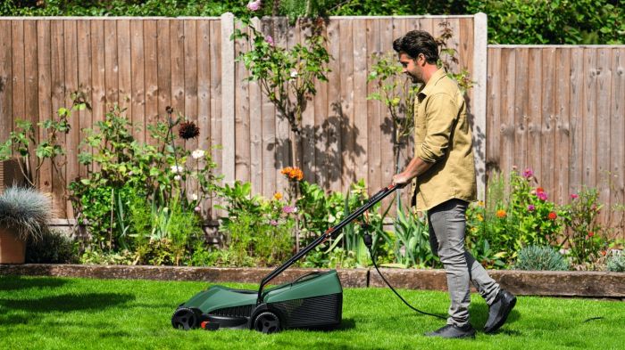 Газонокосарка мережева Bosch EasyRotak 32-205 1200Вт 32см 31л 25-65мм 11.1кг