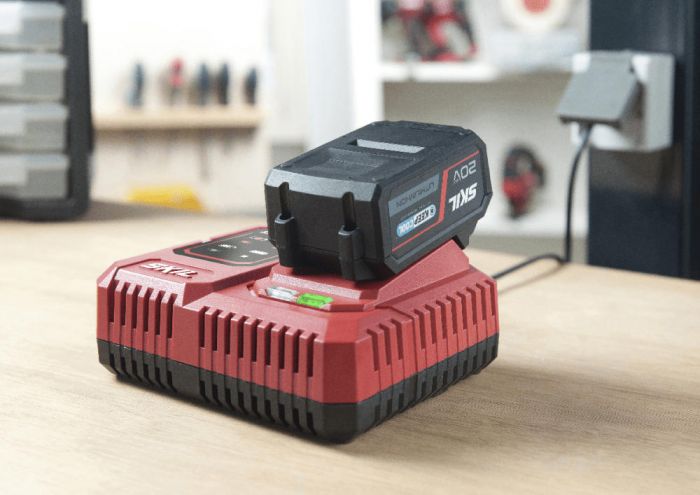 Зарядний пристрій SKIL CR1E3123AA 20В, 6А, 0.8кг
