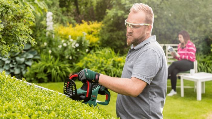 Кущоріз Bosch UniversalHedgeCut 50 480Вт 50см крок різу 26мм 3.67 кг