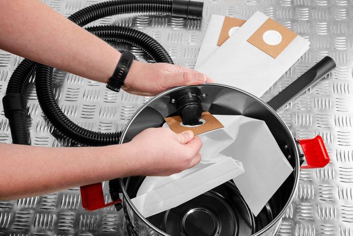 Пилосос професійний акумуляторний GRAPHITE Energy+ 18В, контейнер 20л, 4.03кг, без АКБ та ЗП