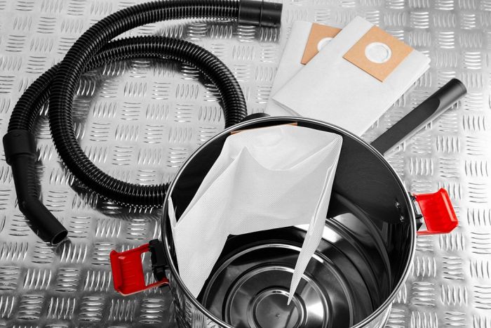 Пилосос професійний акумуляторний GRAPHITE Energy+ 18В, контейнер 20л, 4.03кг, без АКБ та ЗП