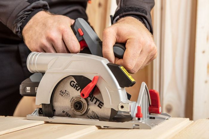 Пила дискова акумуляторна GRAPHITE Energy+ 18В безщітковий 165мм 2.95кг без АКБ та ЗП