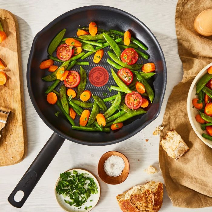 Сковорода з кришкою Tefal Day by Day, 28см, з кришкою, алюміній, бакеліт, скло, чорний