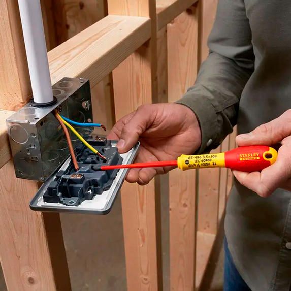 Викрутка Stanley FatMax набір 7шт, для робіт під напругою 1000В, прямий шліц 3.5х75мм/ 5.5х150мм, викрутки під шліц Philips Ph1x100/ Ph2x125