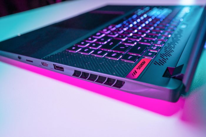 Ноутбук AORUS 16X 16.0 QHD 165Hz, Intel i7-13650HX, 16GB, F1TB, NVD4070-8, W11, чорний